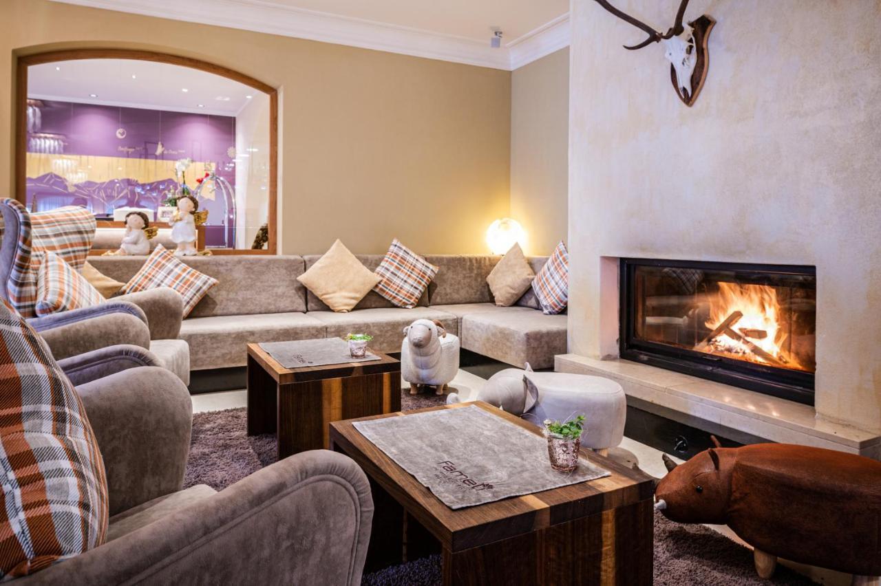 Hotel Fameli Olang 외부 사진