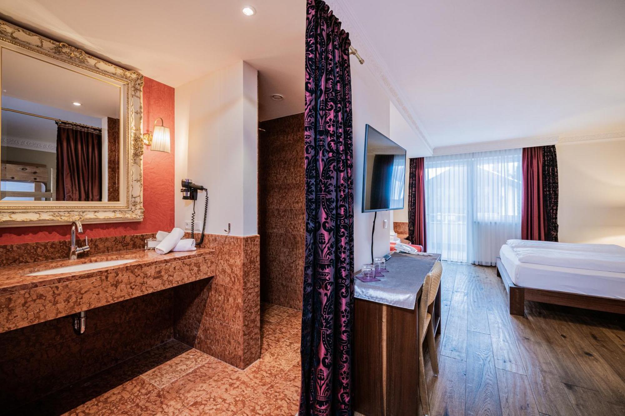 Hotel Fameli Olang 외부 사진