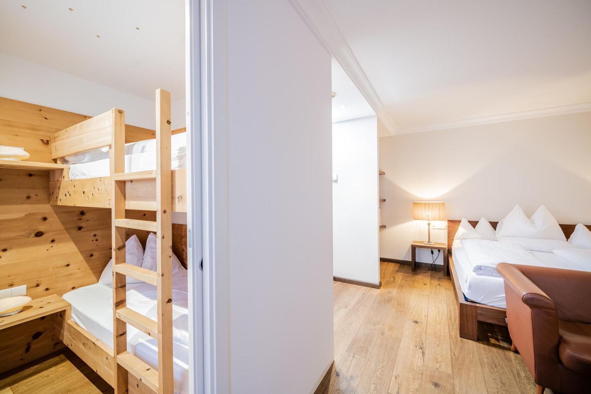 Hotel Fameli Olang 객실 사진