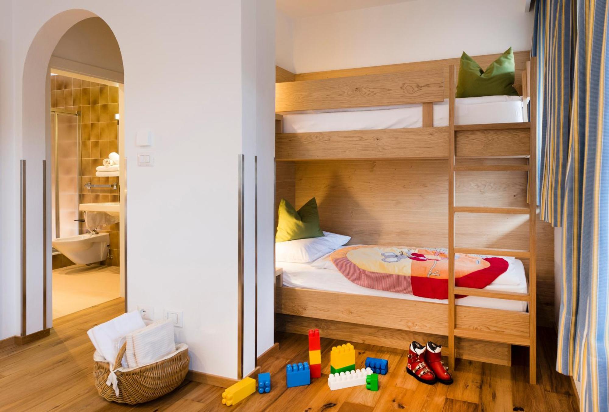 Hotel Fameli Olang 객실 사진