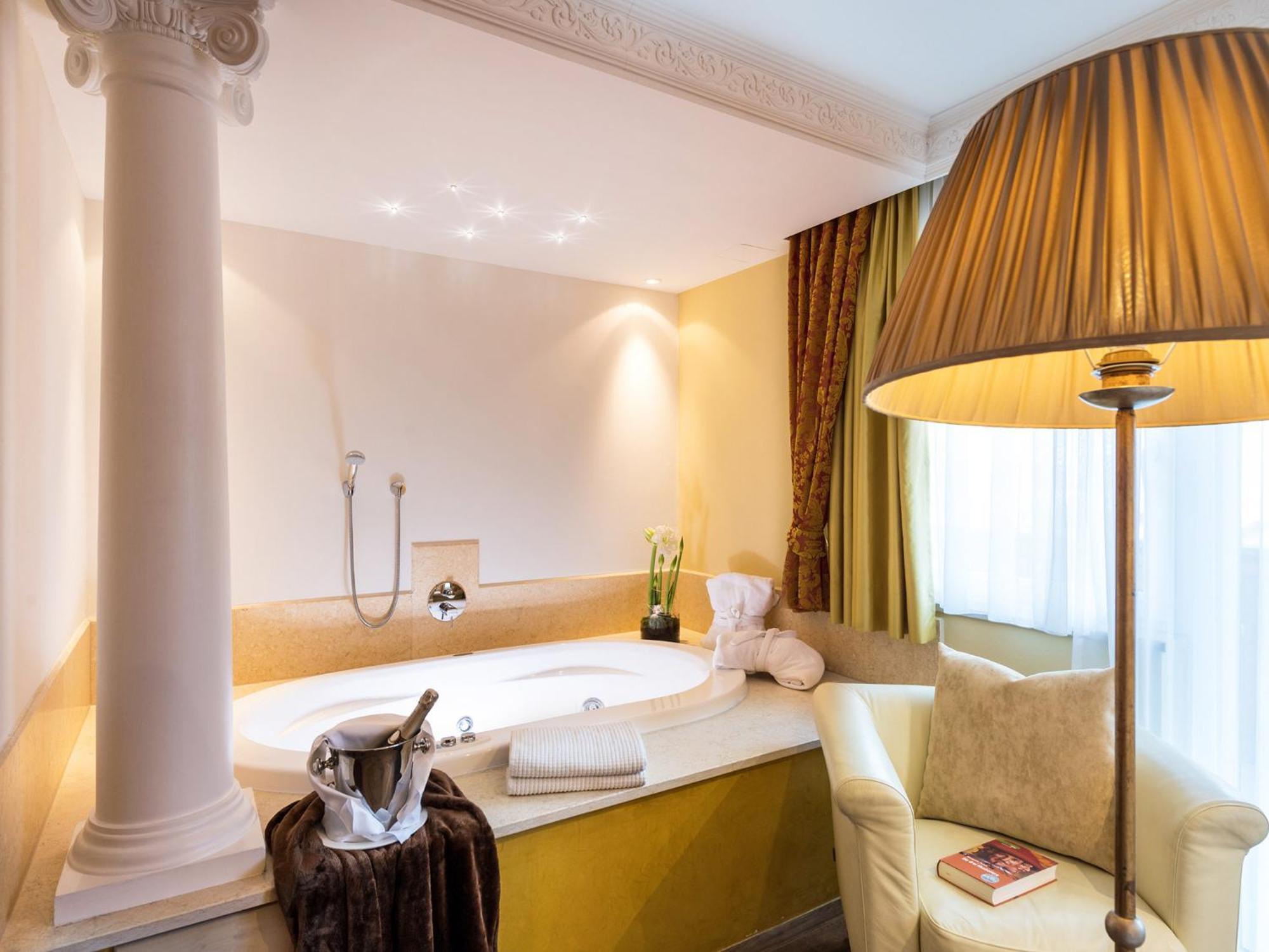Hotel Fameli Olang 객실 사진