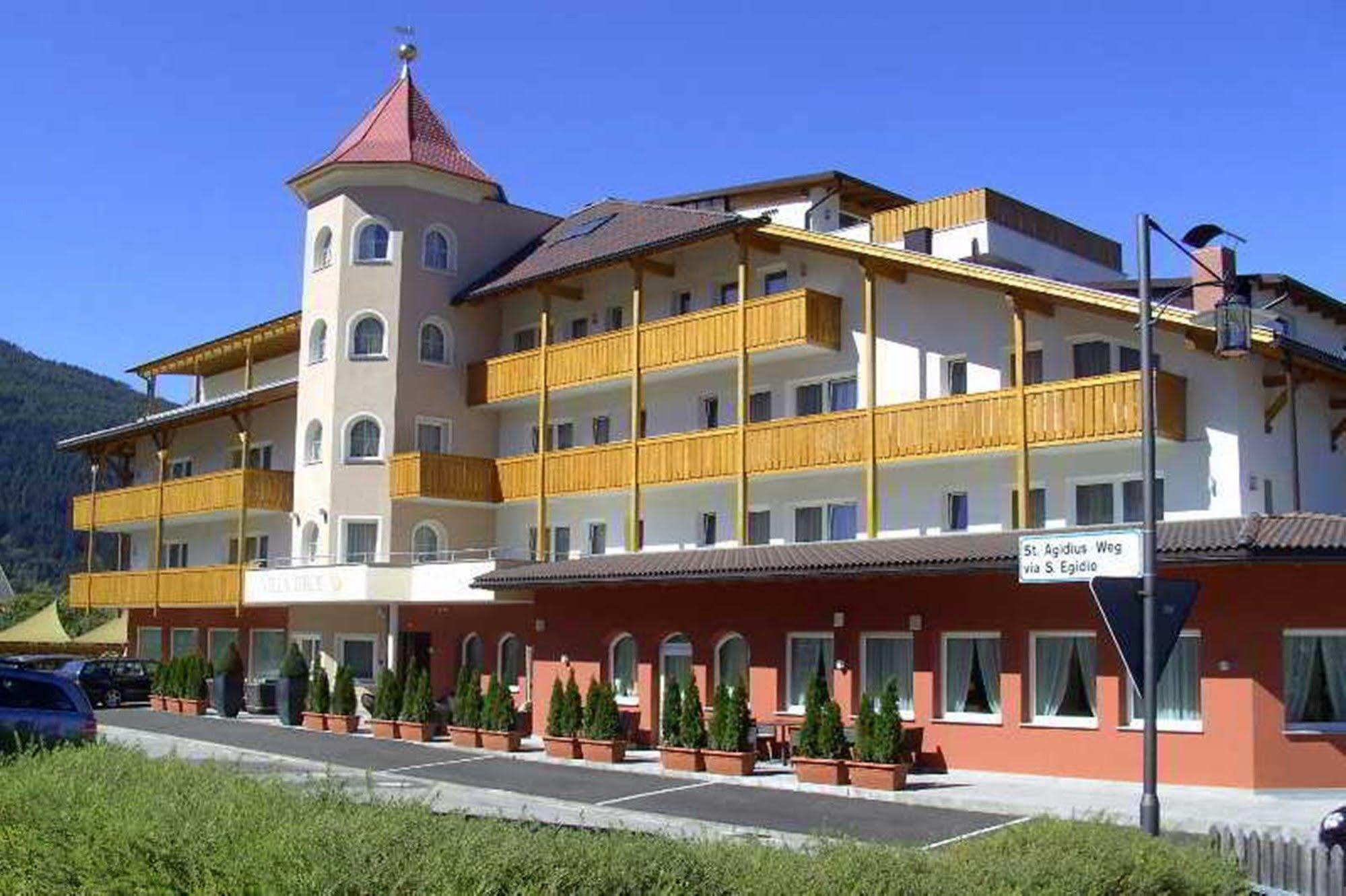 Hotel Fameli Olang 외부 사진